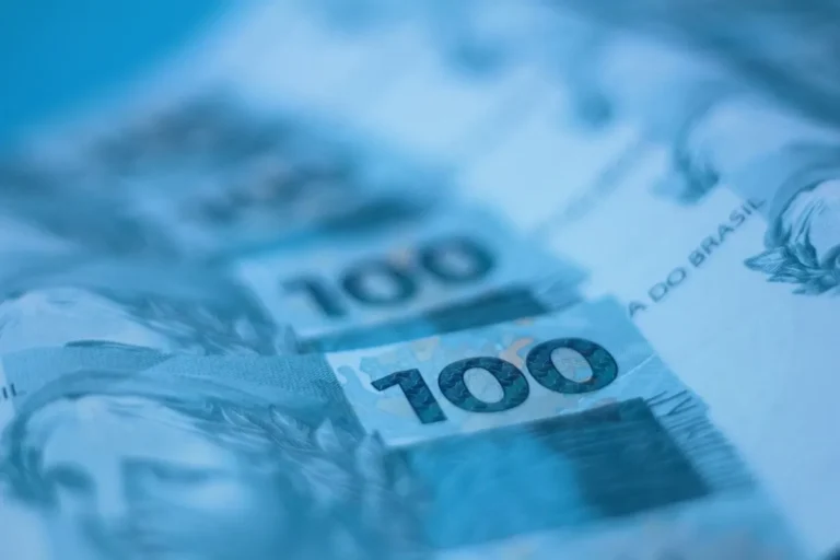 Como declarar compra de moeda estrangeira?