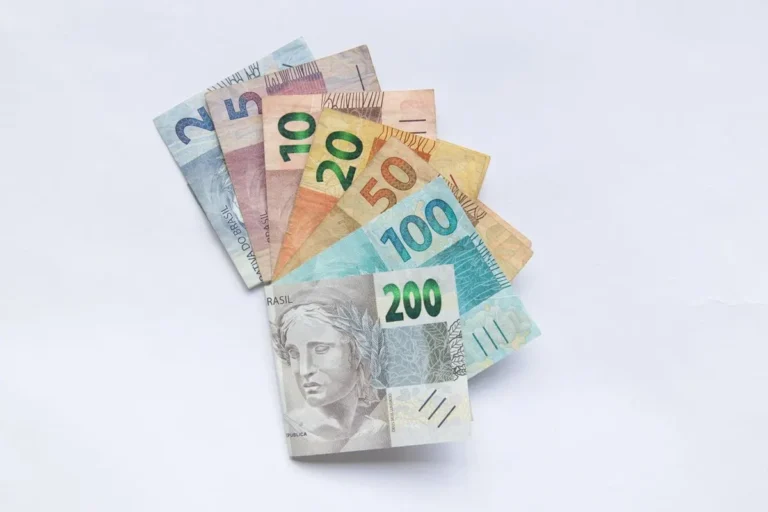 Onde comprar moeda estrangeira mais barato?