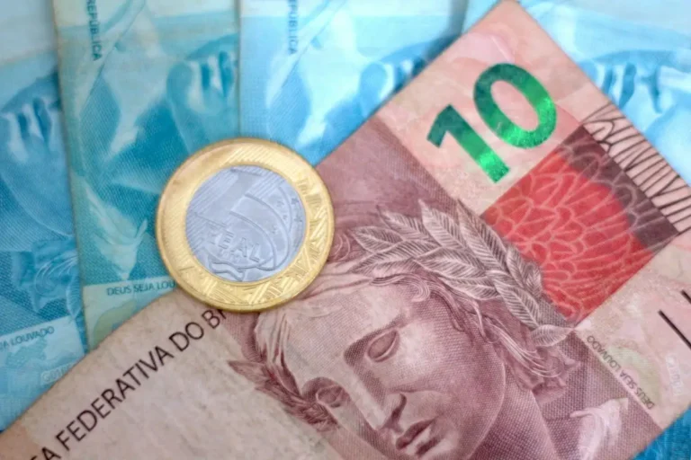 Quem pode comprar e vender moeda estrangeira?