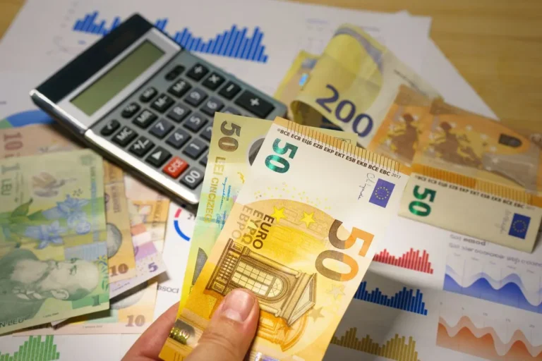 Como contabilizar compra de moeda estrangeira?