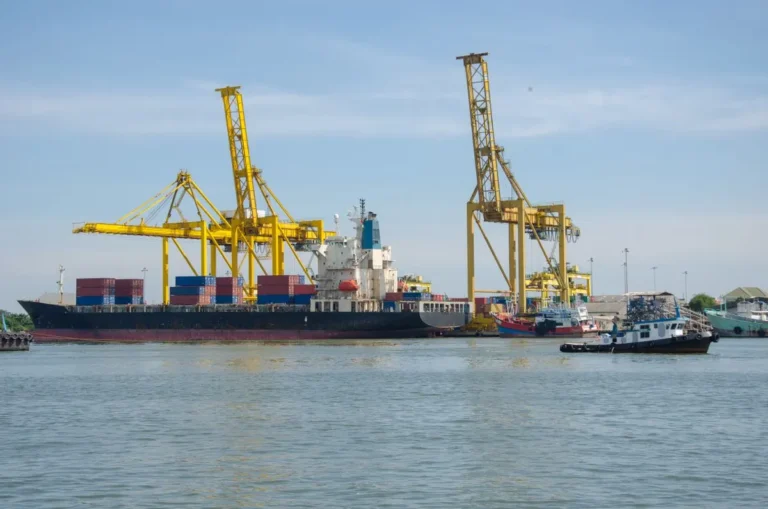 Qual a diferença entre exportação direta e indireta?